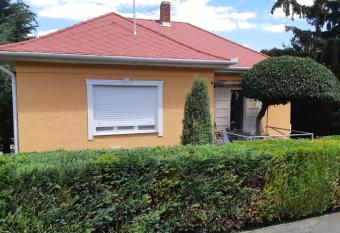 Kir  ly Apartman has Balcony rooms