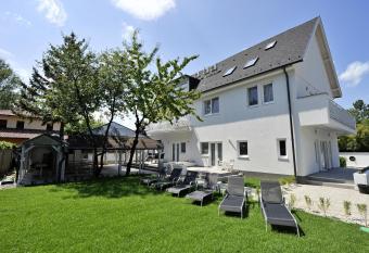 Villa Oliver 1 Si  fok has Balcony rooms