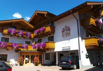 Hotel H  rlgut has Balcony rooms