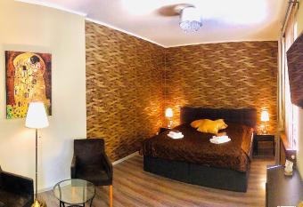 D  m U pikov   des  tky has Balcony rooms