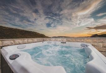 Apartments Villa Monique has Balcony rooms