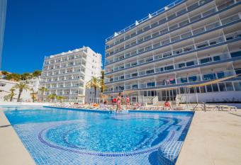 Pierre&Vacances Mallorca Deya allows 18 year olds to book a room