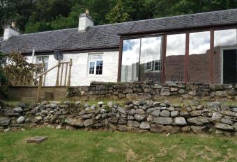 Darroch View Cottage allows 18 year olds to book a room