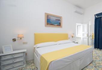 Marlin Guest House has Balcony rooms