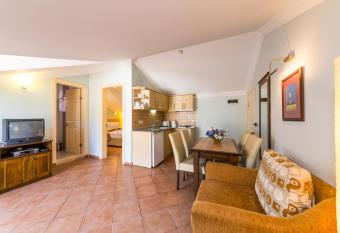 Lighthouse Apartments has Balcony rooms