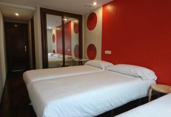 Saudade Hostal Cafeter  a allows 18 year olds to book a room