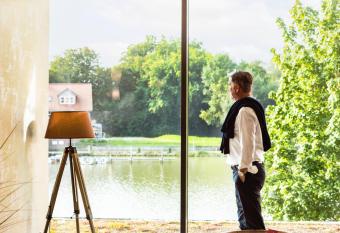 Hotel Hafenspeicher allows 18 year olds to book a room