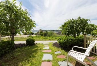 Sheepscot Harbour Village Resort has Balcony rooms