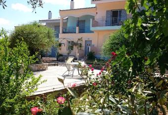 Antonia s Apartments has Balcony rooms