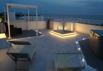 Luxor e Cairo The Beach Resort has rooms with a private hot tub