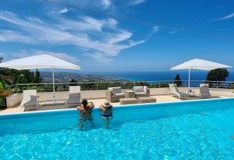 Villa Zufr   has Balcony rooms