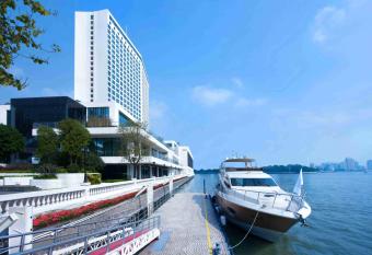 White Swan Hotel has rooms with a private hot tub