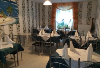 Blumenhotel allows 18 year olds to book a room