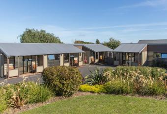 Welcome Inn Motel Levin allows 18 year olds to book a room