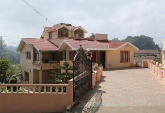 Rainbow Cottages has Smoking/Balcony rooms