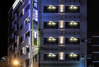 Maple Hotel allows 18 year olds to book a room