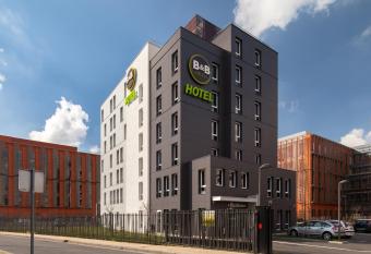 B&B HOTEL Orly Chevilly March   International allows 18 year olds to book a room