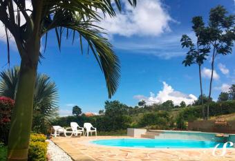 Aires del Sauzalito has rooms with a private hot tub