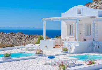 Katharos Pool Villas has rooms with a private hot tub