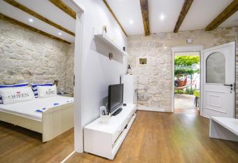 Apartments Stinice has Balcony rooms