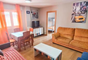 www apartamentovaldivia es Parking incluido allows 18 year olds to book a room