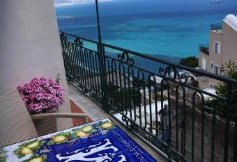 Residence Mareluna - Amalfi Coast has Balcony rooms