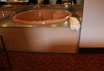 Miami Inn & Suites has Smoking rooms