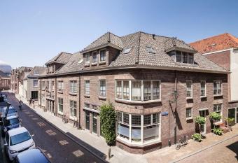 B&B In de Kromme Jak allows 18 year olds to book a room