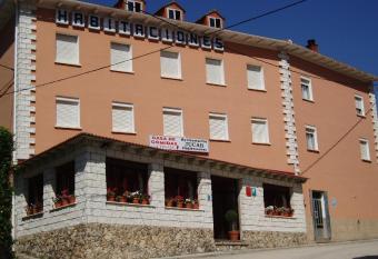 Apartamentos Jucar - Hotel Rural allows 18 year olds to book a room