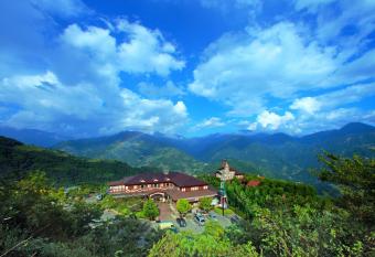                   Sunshine Villa allows 18 year olds to book a room