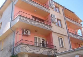 Daniel Guest House has Balcony rooms