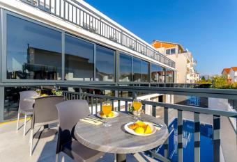 All Saints Suites B&B Kastela has Balcony rooms