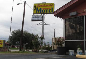 Sportsman's Motel has Balcony rooms