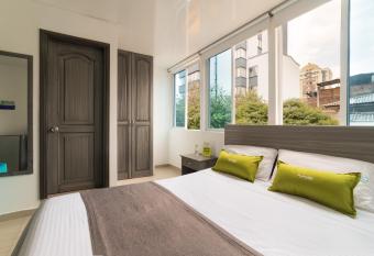 Ayenda 1121 Exito allows 18 year olds to book a room