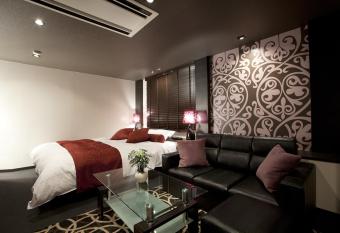 Hotel Alfa Kyoto allows 18 year olds to book a room