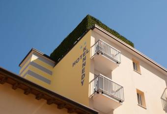 Hotel Kennedy has Balcony rooms