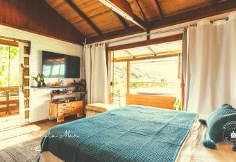 Ondas da Grande Spa Cama e Caf  , Praia Grande, Penha, Santa Catarina has rooms with a private hot tub