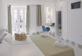 Hostal Gravina allows 18 year olds to book a room