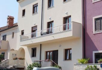 Guesthouse Residence Major has Balcony rooms