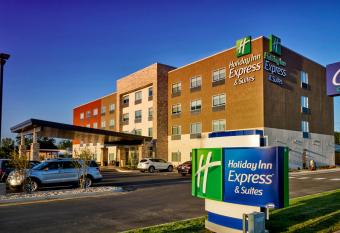 Holiday Inn Express & Suites Tulsa NE, Claremore, an IHG Hotel has Balcony rooms