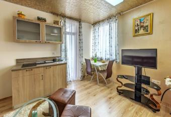 Complex Koko Hills has Balcony rooms