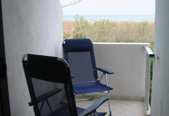 Praticamente Sulla Spiaggia has Balcony rooms