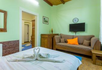 Ku  a za odmor Baranjski Dvori allows 18 year olds to book a room