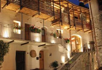 Ostello del Castello Tirano has Balcony rooms