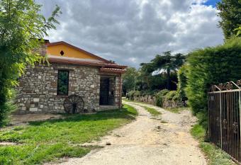 Campo della Corte has Balcony rooms