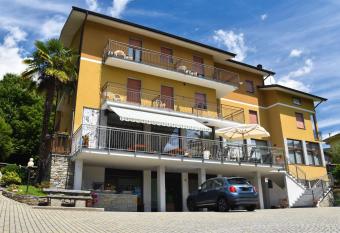 Albergo Ristorante Innocenti has Balcony rooms