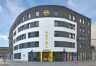 B&B HOTEL Erfurt-Hbf allows 18 year olds to book a room