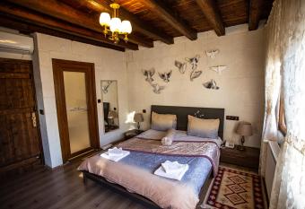 Seval White House Kapadokya has rooms with a private hot tub