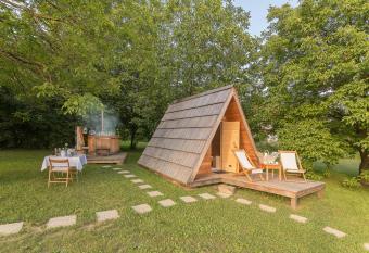 Glamping Bizjak has Balcony rooms
