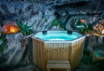 Gorgeous Villa allows 18 year olds to book a room